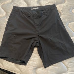 Dravus men’s shorts.